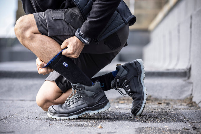 BlueGuard Crew Work Socks - Black - Image 4